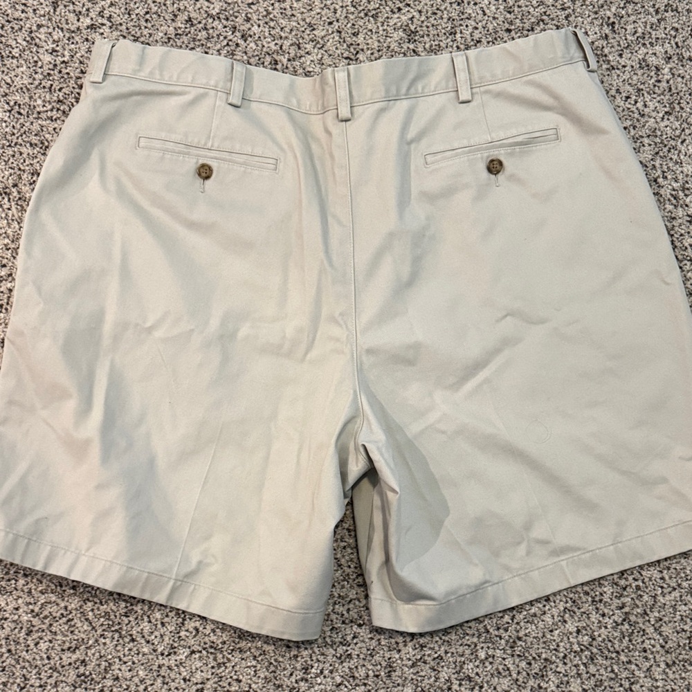 LLBean Wrinkle-Free Double L Chino Tan 44w Comfort Waist 8” Shorts - Picture 7 of 8
